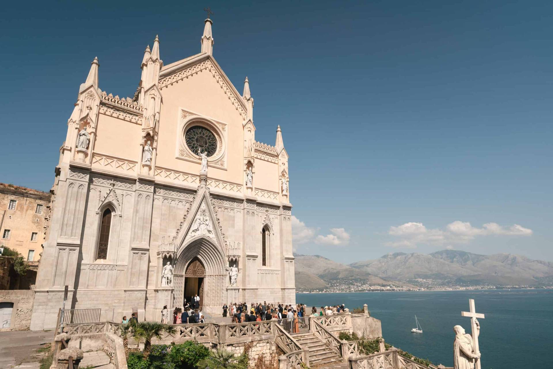 Panoramica Chiesa Gotica Panoramica della chiesa neogotica di Terracina, situata in posizione panoramica sul mare